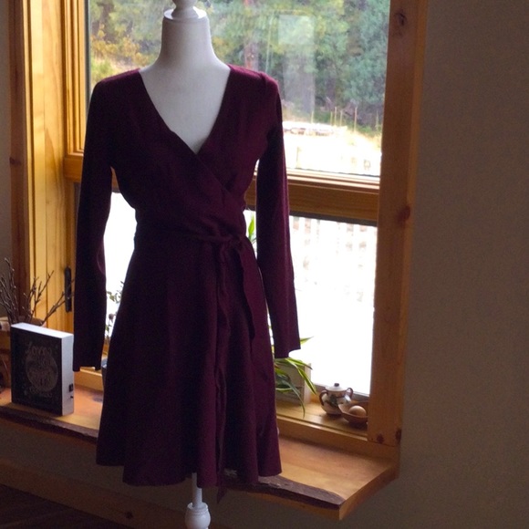 NWT Gilli Burgandy Dress sz small, medium, large - Picture 1 of 3